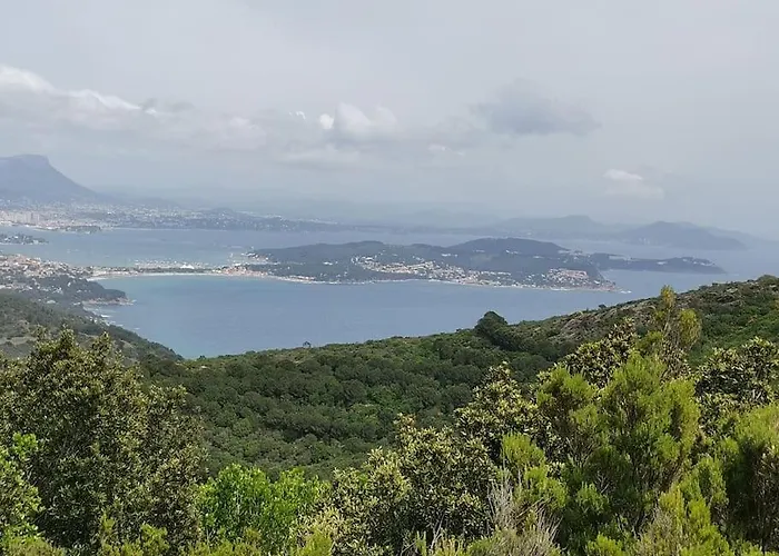Saint-Mandrier Ou La Presqu\'Ile De Beaute